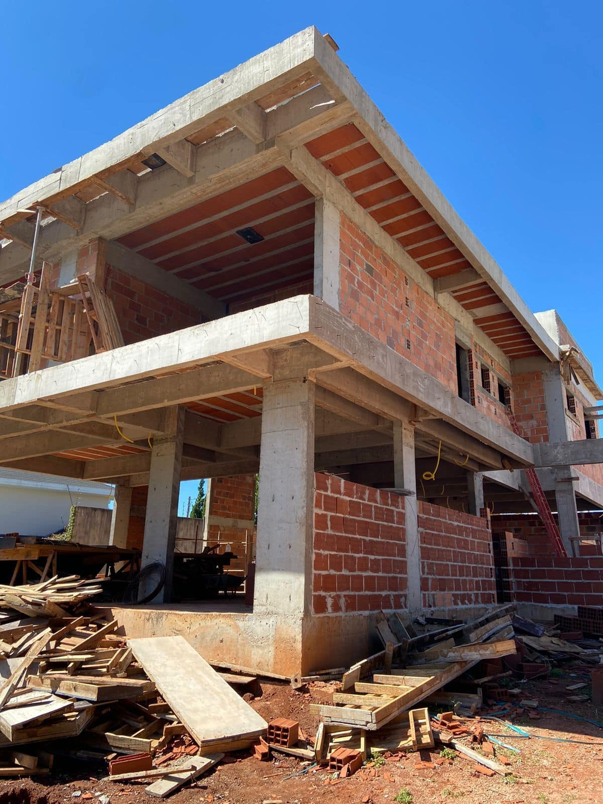 Início seguro de construção financiada pela Caixa em terreno no Paraná
